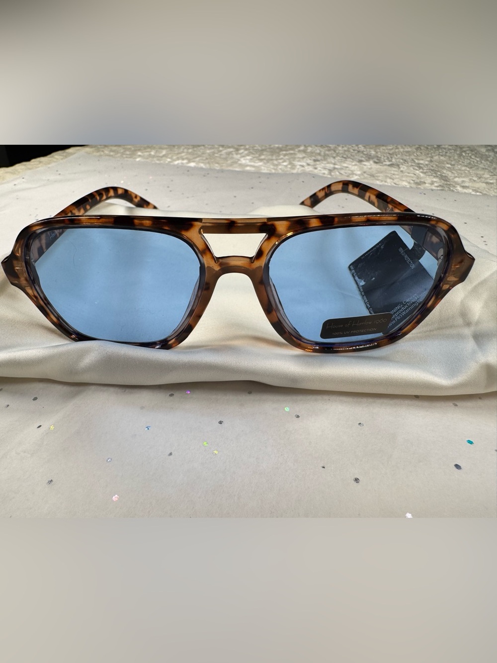 NWT🕶️House of Harlow 1960 Tortoise Frame with Blue Accent Lenses
